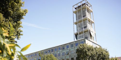 Aarhus_City_Hall_and_Tower.jpg