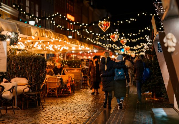Christmas_in_Nyhavn_Copenhagen.jpg
