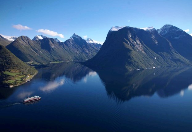 Hop On – Hop Off Ålesund & View the Fjords | Stromma.no