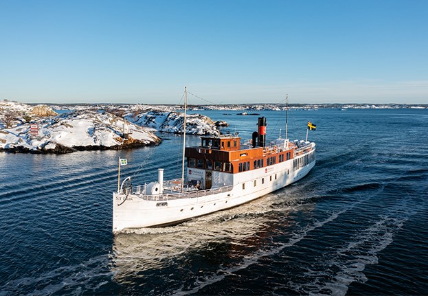 M/S S:t Erik i en vintrig skärgård eee