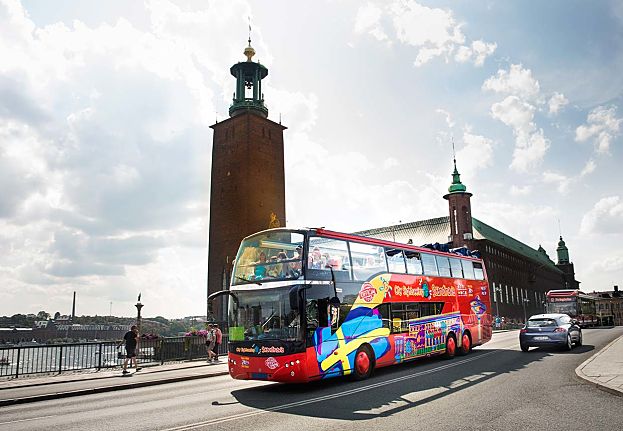 01_hop-on-hop-off-sightseeing-bus-stromma-stockholm